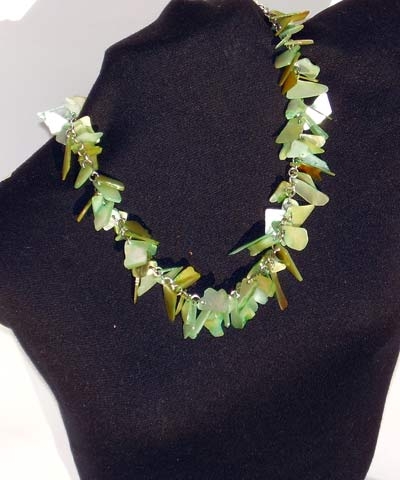 josephine's jewels - LIME GREEN SHELL NECKLACE